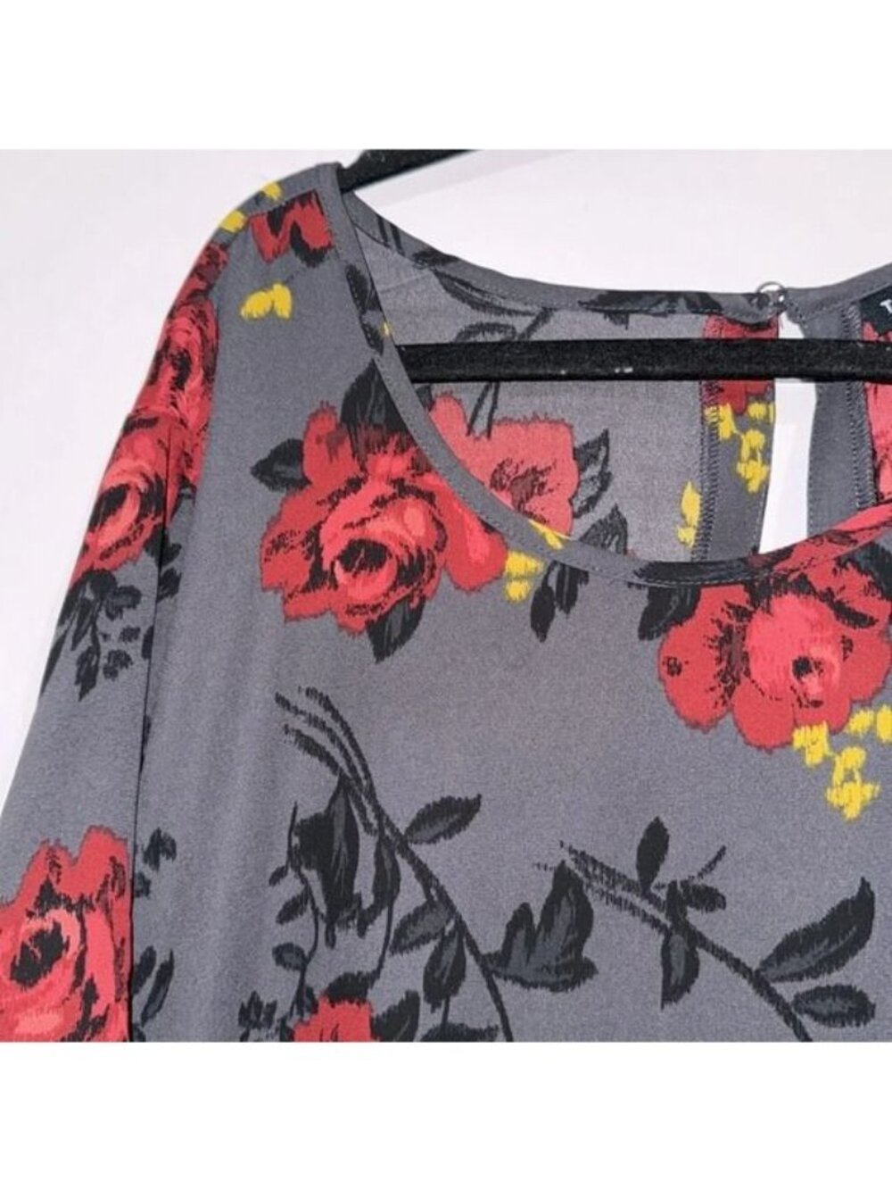 Torrid Womens Plus Size 4 Gray Floral Print Dress With Red Roses & Short Sleeves - Picture 5 of 7